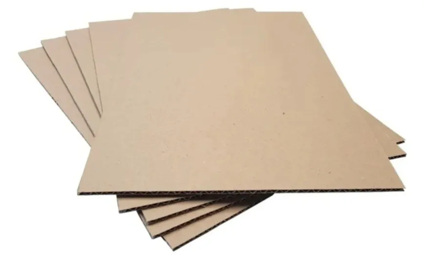 Planchas de cartón microcorrugado abiertas en abanico